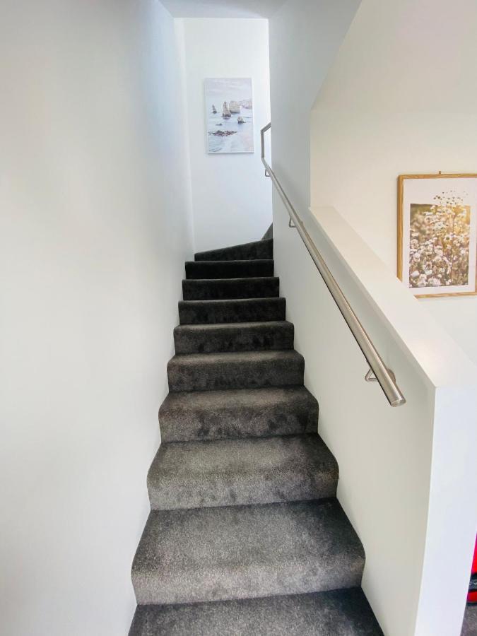 Home Sweet Home Christchurch Centre ภายนอก รูปภาพ